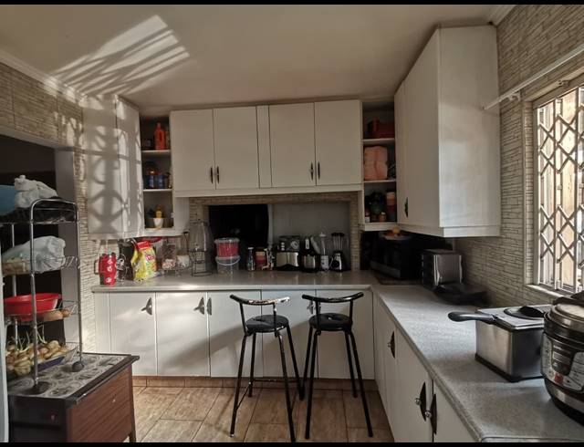 3 BEDROOM HOUSE FOR SALE IN REGENTS PARK